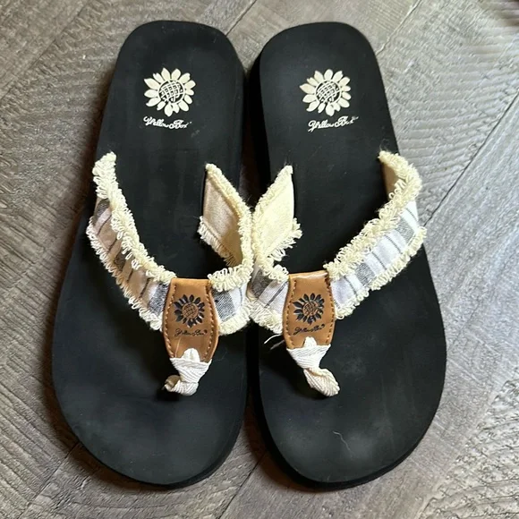 Yellow box flip-flops size 7.5 - Picture 1 of 4